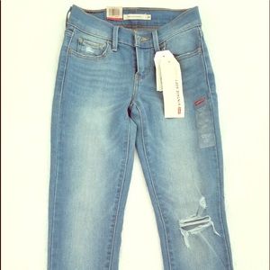 NWT Levi’s Vintage Soft Super Skinny Jeans